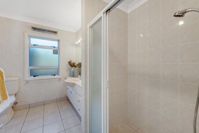 Photo of property in 1 Page Point, Mellons Bay, Auckland, 2014