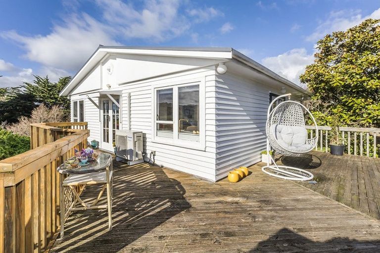 Photo of property in 78 Grays Road, Camborne, Porirua, 5026