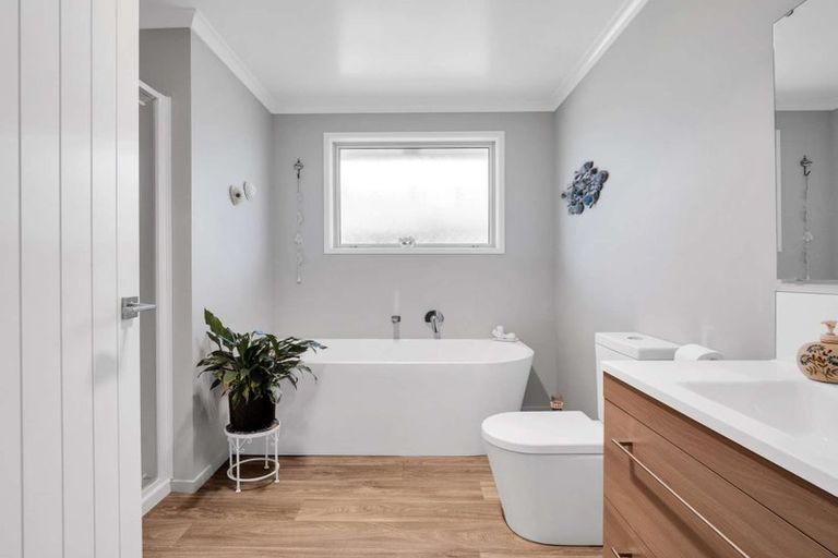 Photo of property in 17 Morrell Street, Tawhero, Whanganui, 4501