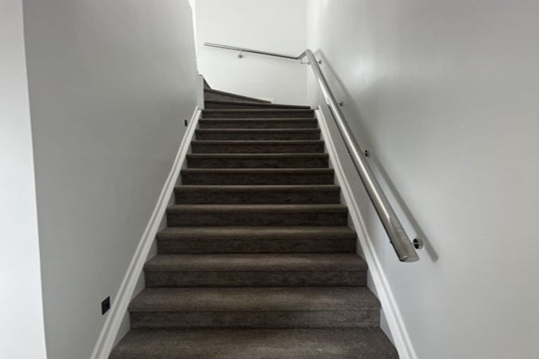 Photo of property in 7/233 Great North Road, Henderson, Auckland, 0612