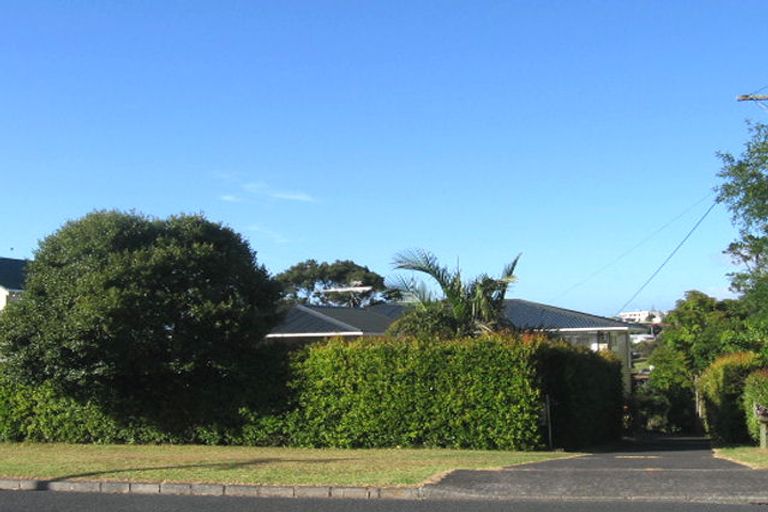 Photo of property in 23 Tui Glen Road, Birkenhead, Auckland, 0626