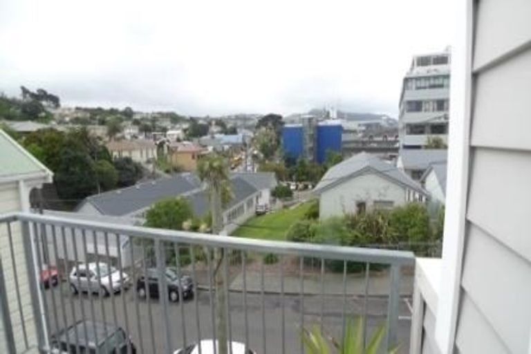 Photo of property in 8e Finlay Terrace, Mount Cook, Wellington, 6021
