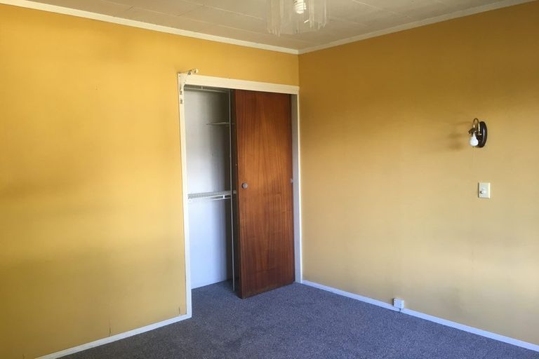 Photo of property in 3/2 Hinekohu Street, New Lynn, Auckland, 0600