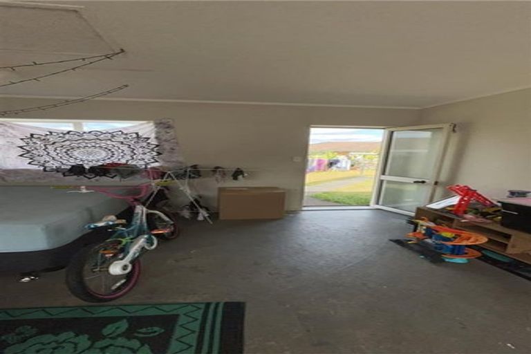 Photo of property in 33 Bernina Place, Weymouth, Auckland, 2103