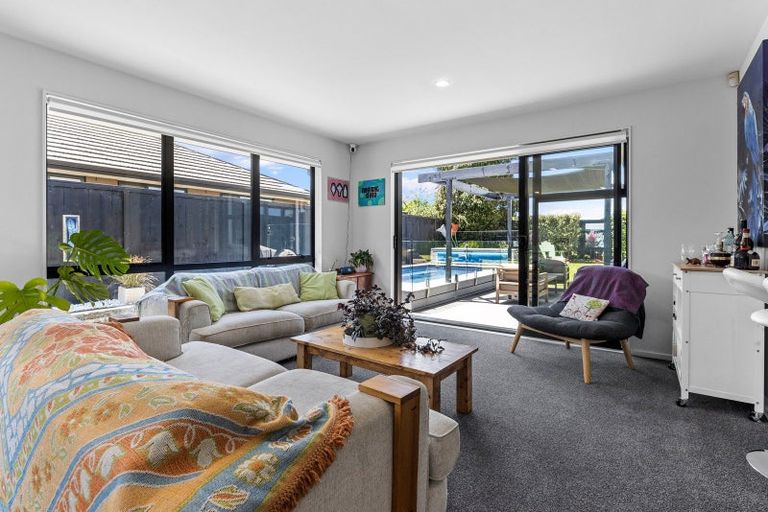 Photo of property in 15 Pohutukawa Parade, Riverhead, 0820