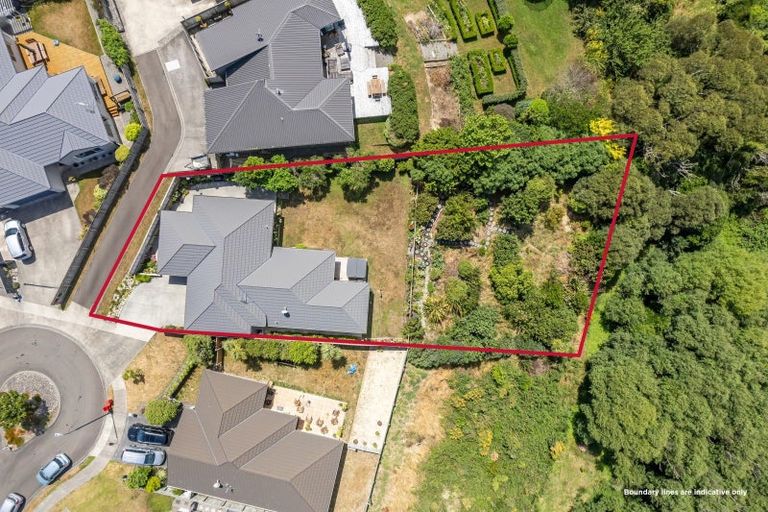 Photo of property in 14 Tararua Close, Aotea, Porirua, 5024