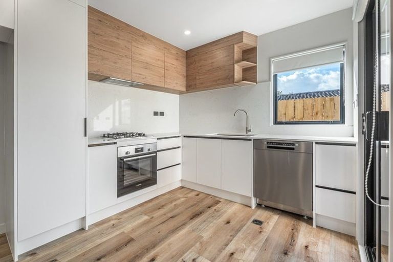 Photo of property in 98e Royal Road, Massey, Auckland, 0614