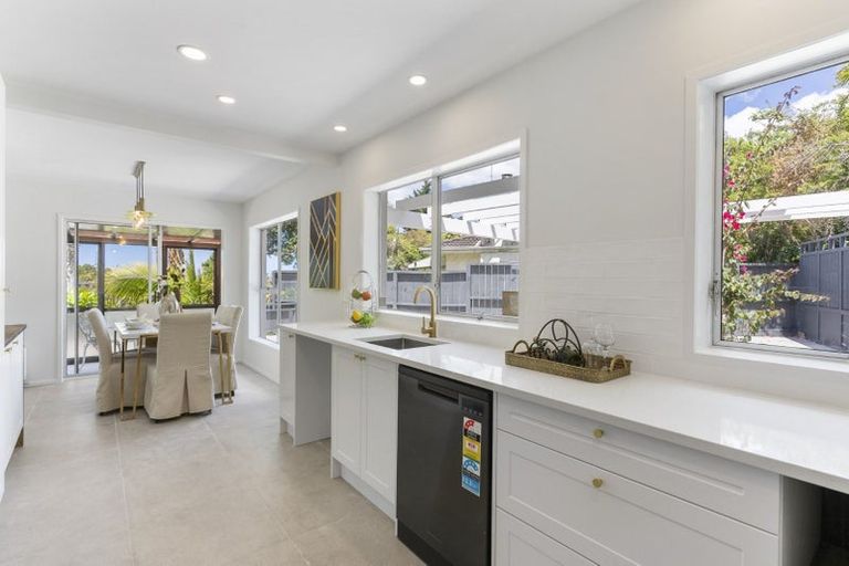 Photo of property in 13 Dunraven Place, Torbay, Auckland, 0630