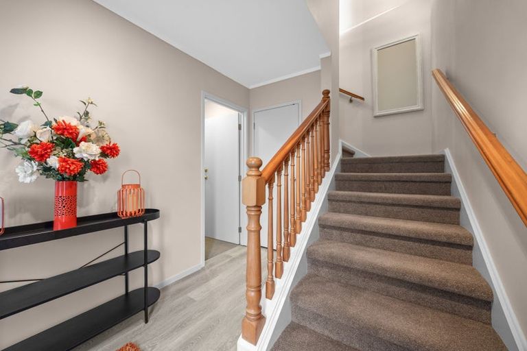 Photo of property in 6 Harbour Lights Close, West Harbour, Auckland, 0618
