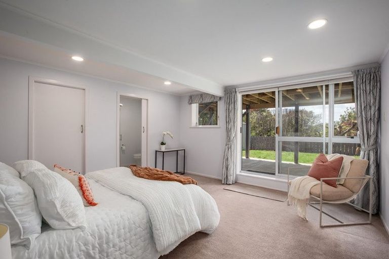 Photo of property in 17 Southern Cross Crescent, Island Bay, Wellington, 6023