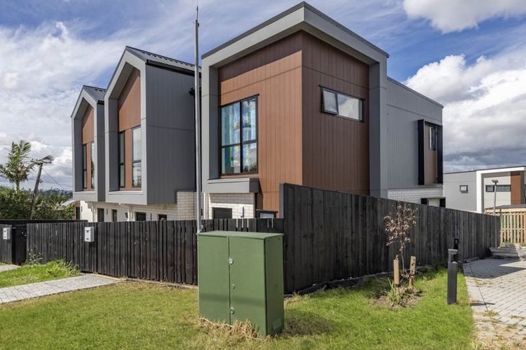 Photo of property in 102c Rosier Road, Glen Eden, Auckland, 0602