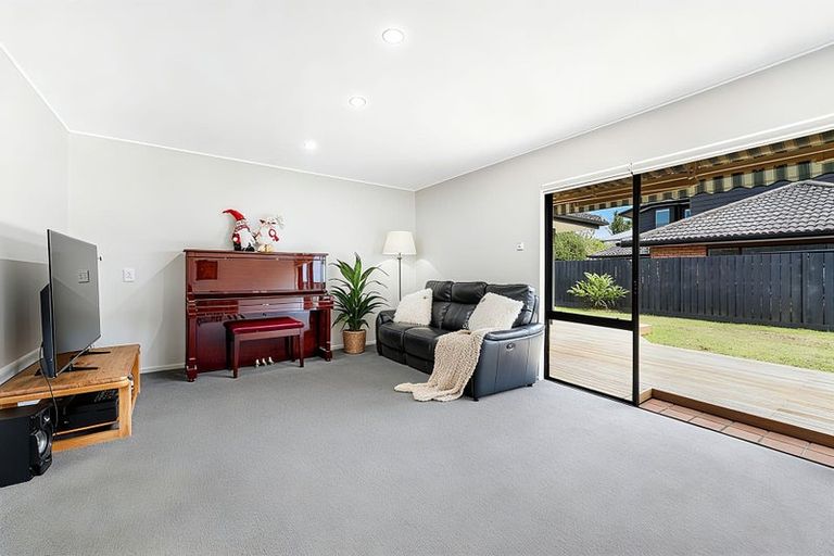 Photo of property in 21a Eastern Beach Road, Eastern Beach, Auckland, 2012