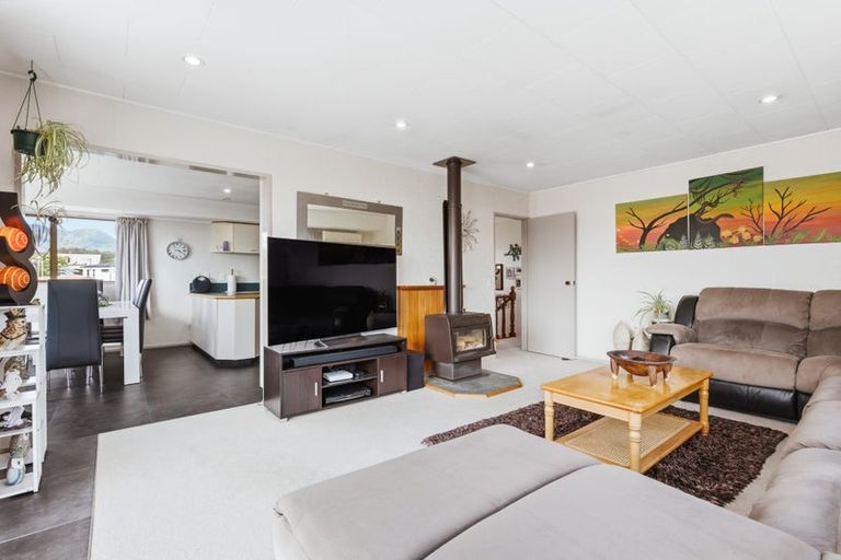 Photo of property in 2 Kempton Place, Richmond Heights, Taupo, 3330