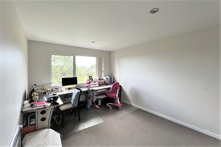 Photo of property in 27 Mantra Road, Massey, Auckland, 0614