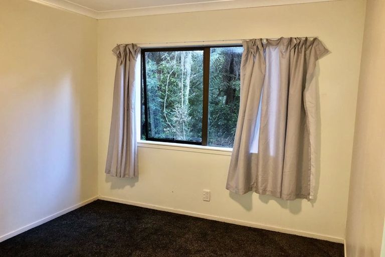 Photo of property in 52 Hiwihau Place, Glenfield, Auckland, 0629