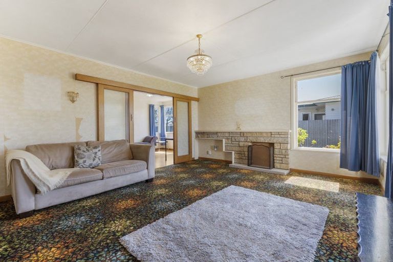 Photo of property in 12 Chester Crescent, West End, Palmerston North, 4410