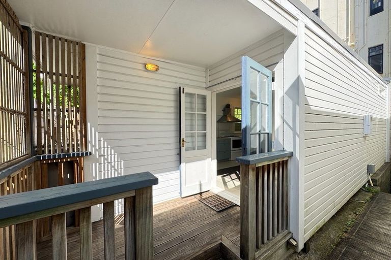 Photo of property in 156a Oriental Parade, Oriental Bay, Wellington, 6011