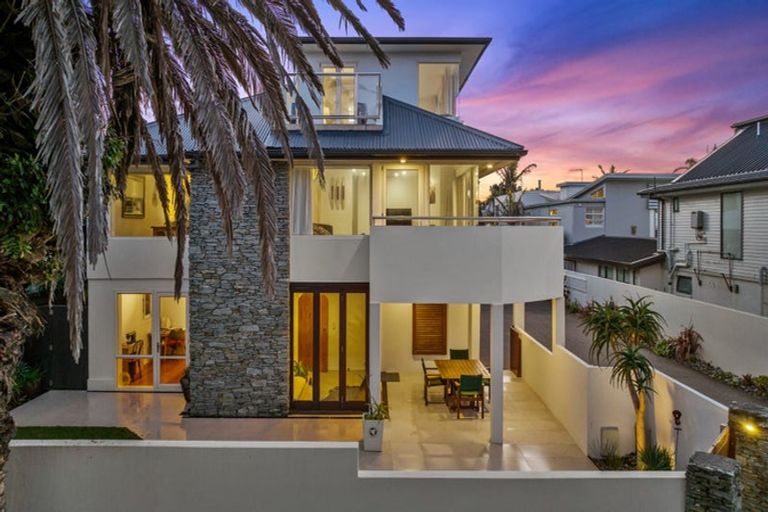 Photo of property in 22 Tiri Road, Milford, Auckland, 0620