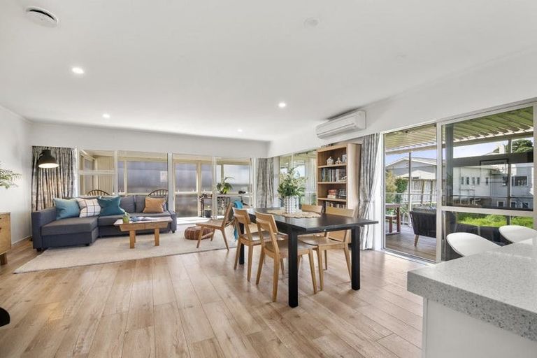 Photo of property in 1/3 Hall Road, Glenfield, Auckland, 0629