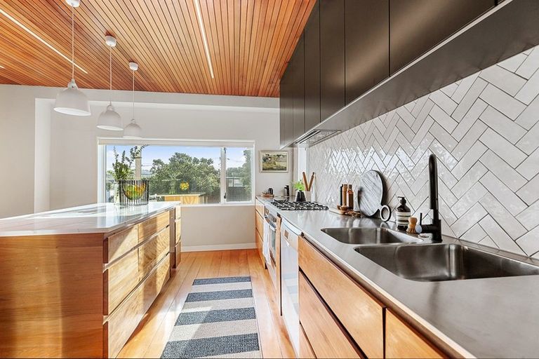 Photo of property in 16 Burnham Street, Seatoun, Wellington, 6022