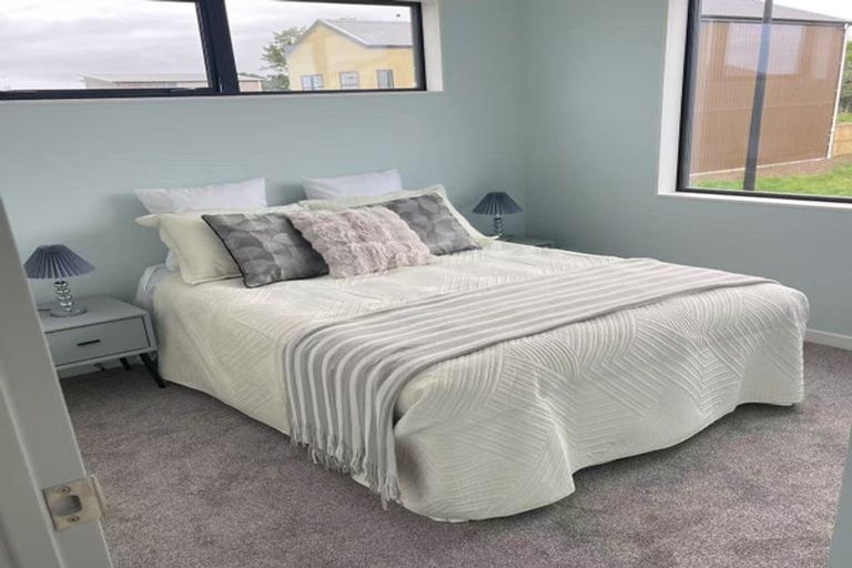 Photo of property in 8 Taipahitini Road, Rosehill, 2113
