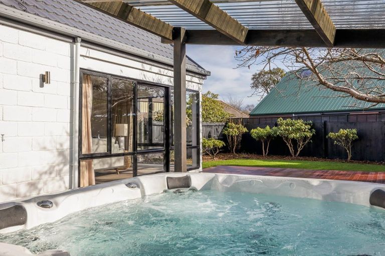 Photo of property in 7 Harrods Court, Ilam, Christchurch, 8053