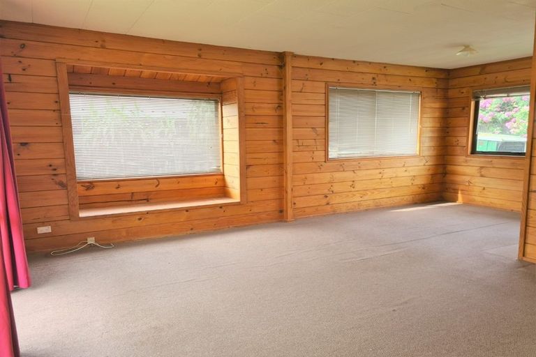 Photo of property in 25 Garelja Road, Henderson, Auckland, 0612