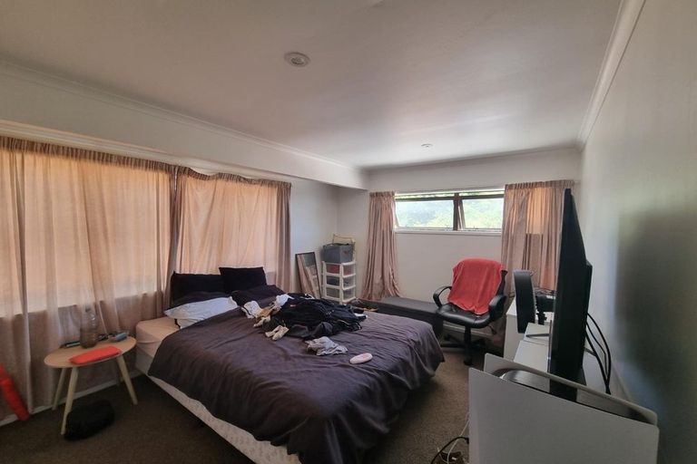Photo of property in 54 Redoubt Road, Clover Park, Auckland, 2105