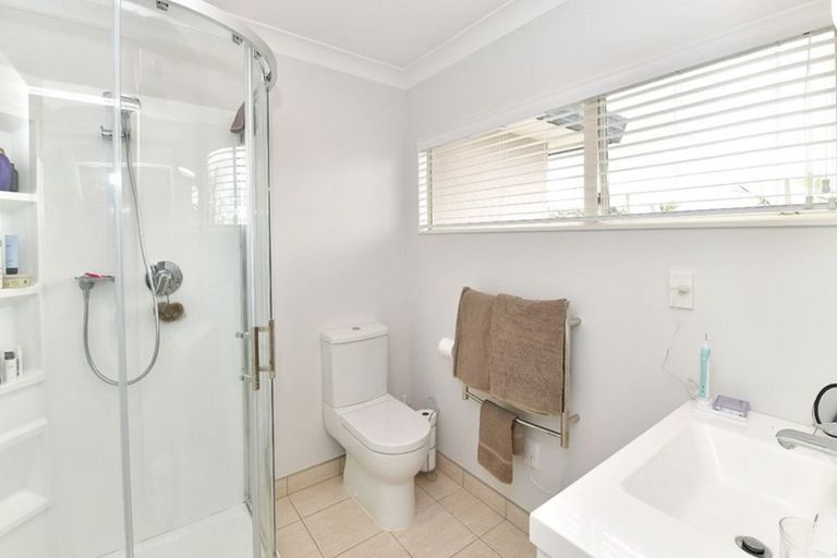 Photo of property in 168 Lakeside Drive, Orewa, 0931