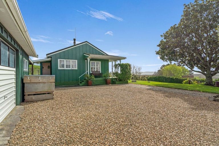 Photo of property in 5 Mcleod Road, South Head, Helensville, 0874