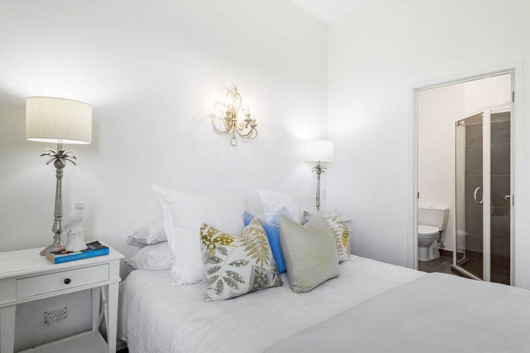 Photo of property in 15 Seagate Place, Red Beach, 0932