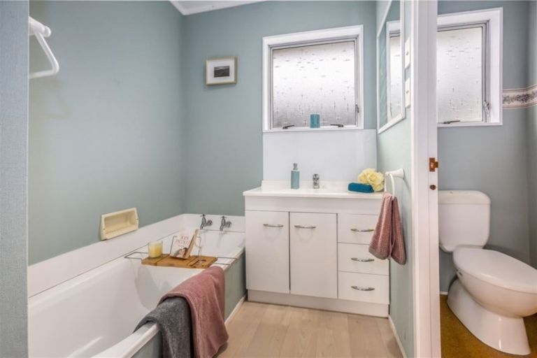 Photo of property in 86 Leeward Drive, Whitby, Porirua, 5024