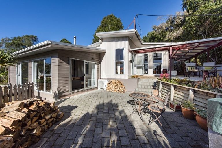 Photo of property in 70 Wyndham Road, Pinehaven, Upper Hutt, 5019