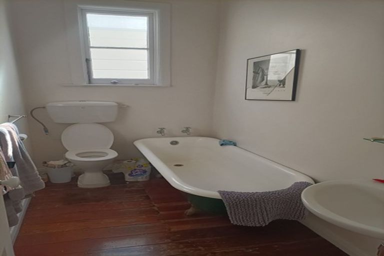 Photo of property in 19 Myrtle Crescent, Mount Cook, Wellington, 6021