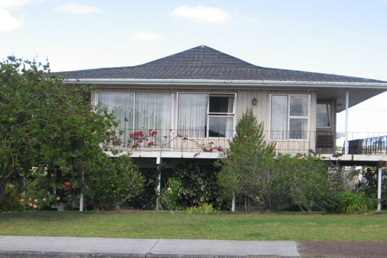 Photo of property in 1/20 Knights Road, Rothesay Bay, Auckland, 0630
