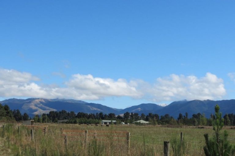 Photo of property in 137 Leslies Road, Cust, 7471