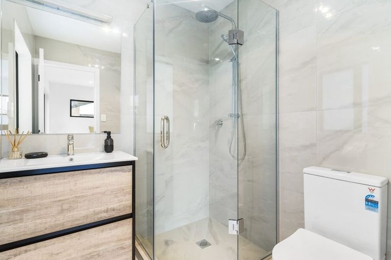 Photo of property in 7b Gladfield Lane, Te Atatu Peninsula, Auckland, 0610