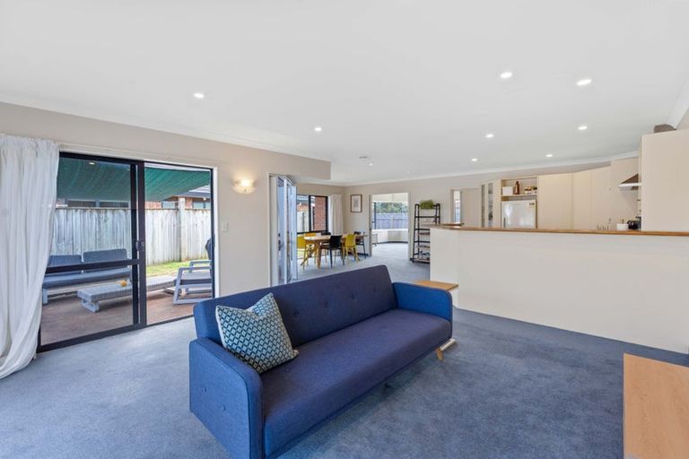 Photo of property in 96 Guildford Drive, Paraparaumu Beach, Paraparaumu, 5032