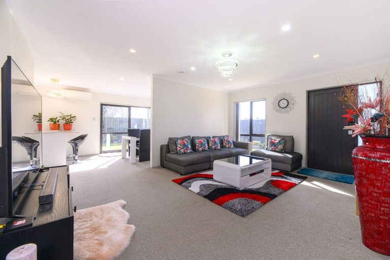 Photo of property in 9a Harrington Road, Henderson, Auckland, 0610