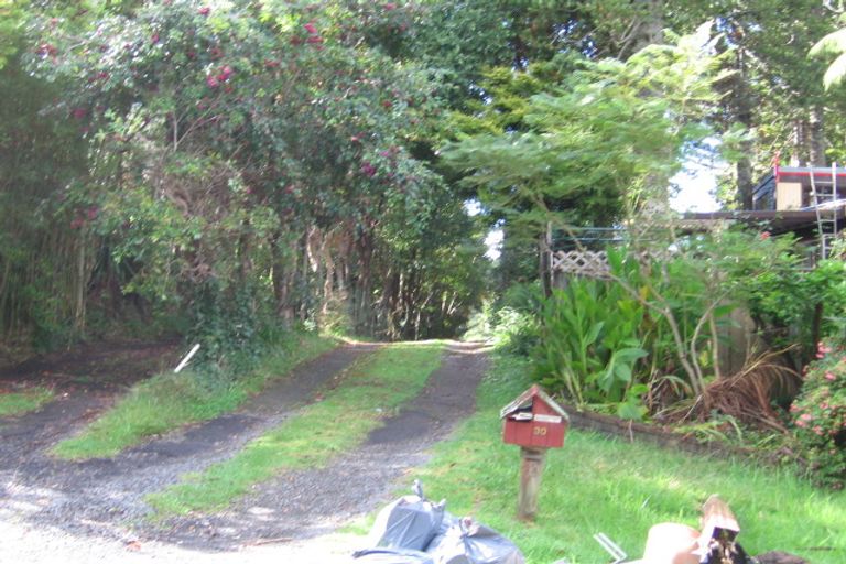 Photo of property in 30 Hollywood Avenue, Titirangi, Auckland, 0604