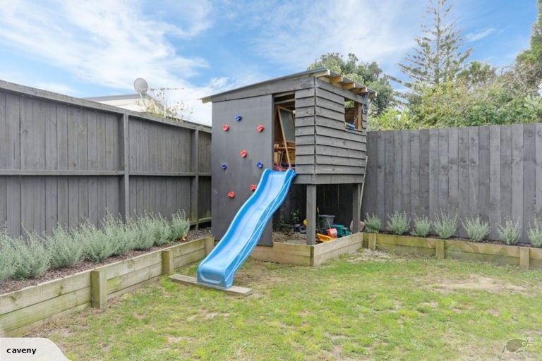 Photo of property in 36a Kervil Avenue, Te Atatu Peninsula, Auckland, 0610