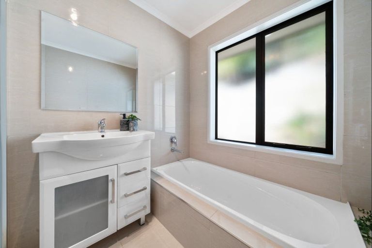 Photo of property in 4 Frederick Place, Whalers Gate, New Plymouth, 4310