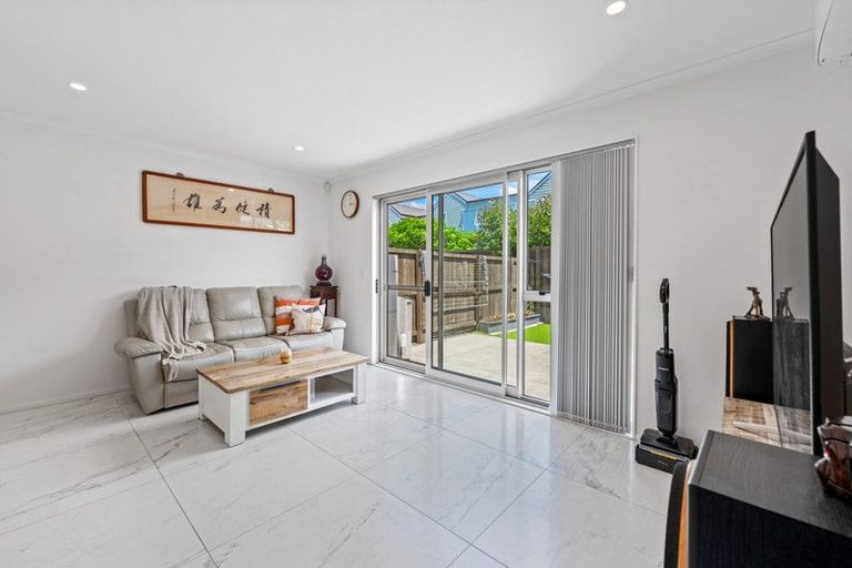 Photo of property in 53 Glidepath Road, Hobsonville, Auckland, 0616