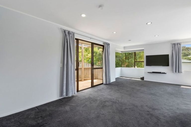 Photo of property in 2/15 Flavia Close, Torbay, Auckland, 0630