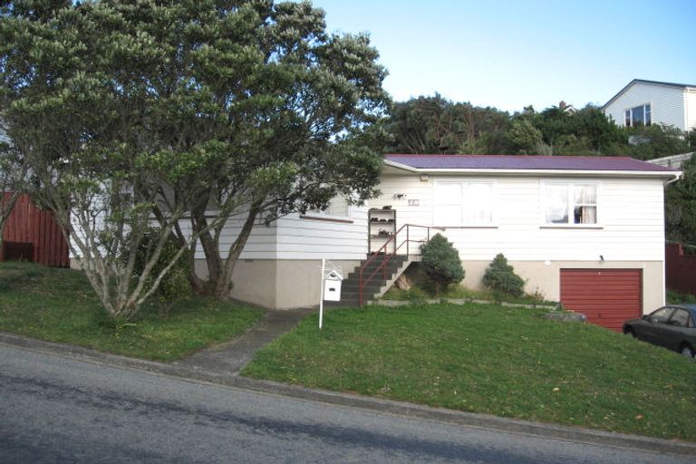 Photo of property in 39 Link Road, Newlands, Wellington, 6037
