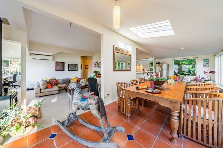 Photo of property in 46 Fortification Road, Karaka Bays, Wellington, 6022