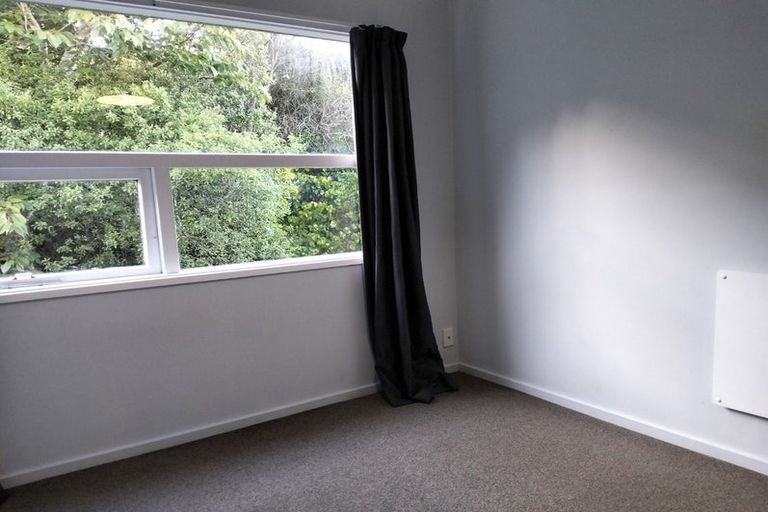 Photo of property in 23f7 Collins Avenue, Tawa, Wellington, 5028