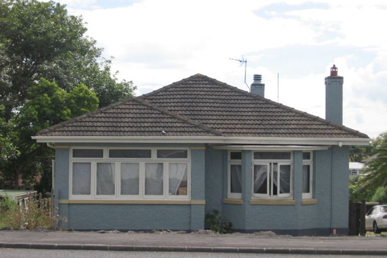Photo of property in 3185 Great North Road, New Lynn, Auckland, 0600