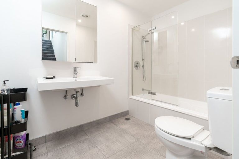 Photo of property in 20 Tiketike Way, Brooklyn, Wellington, 6021