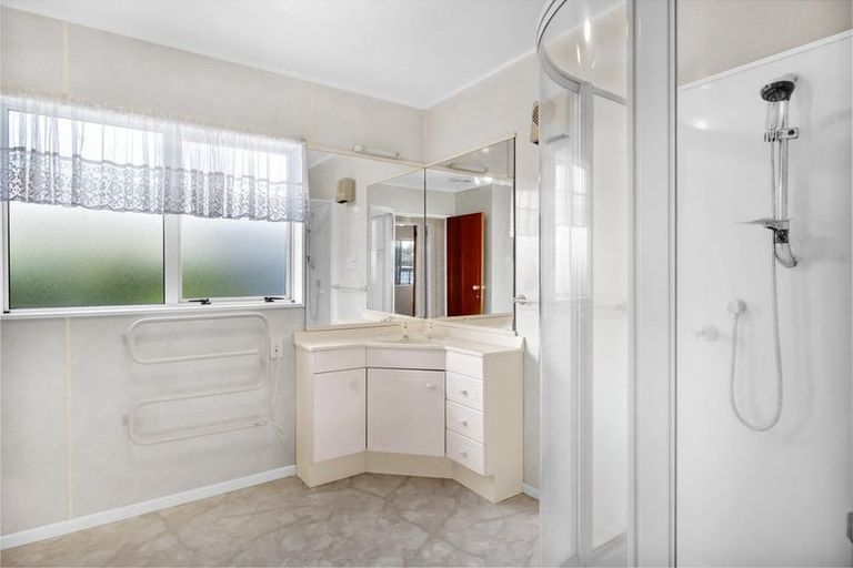 Photo of property in 5a Surrey Street, Hawera, 4610